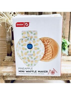 NWT in Box Gorgeous Dash White Yellow  Pineapple Mini Waffle Maker w/Recipe Book
